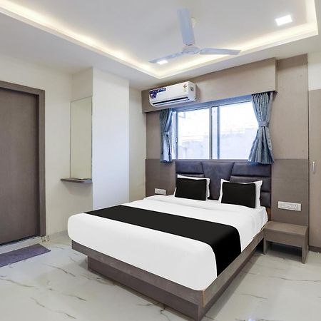 Hotel O Neek Palace 아흐메다바드 외부 사진