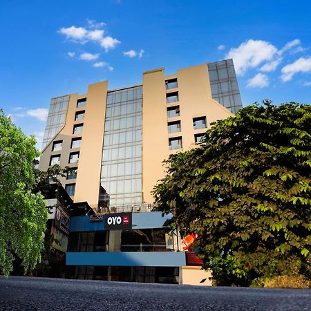 Hotel O Neek Palace 아흐메다바드 외부 사진