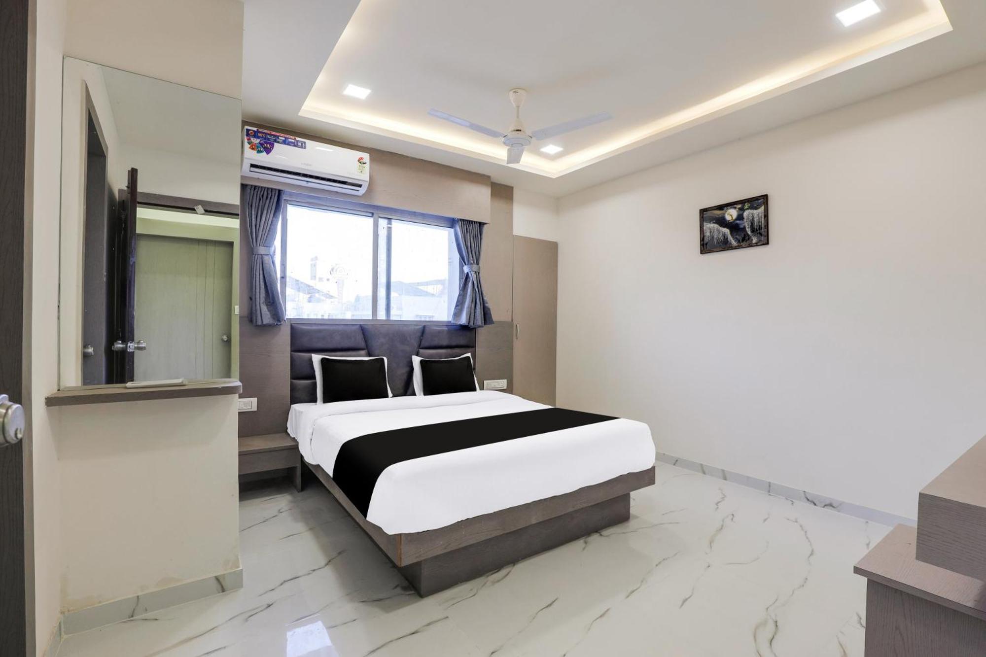 Hotel O Neek Palace 아흐메다바드 외부 사진
