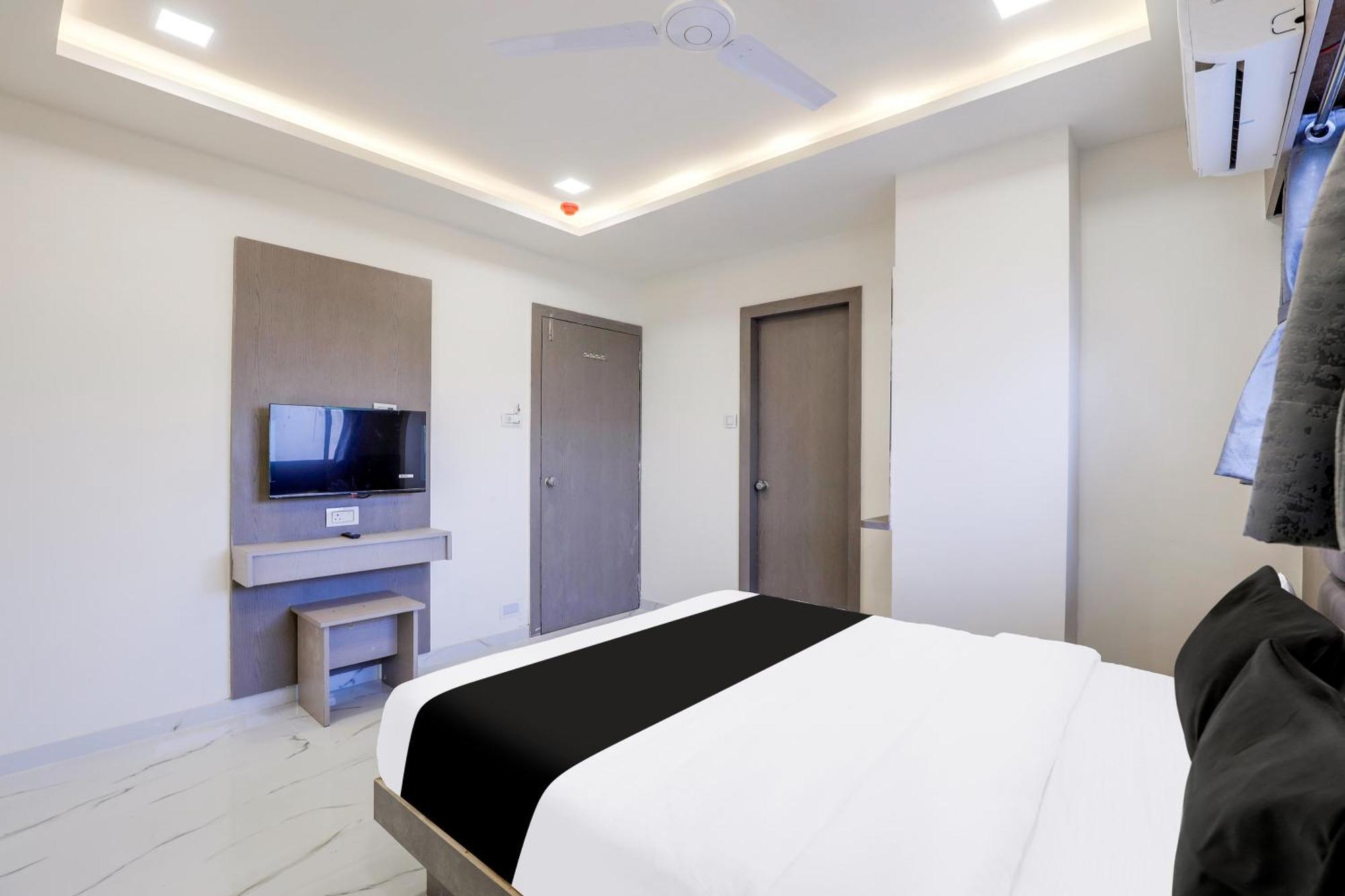 Hotel O Neek Palace 아흐메다바드 외부 사진