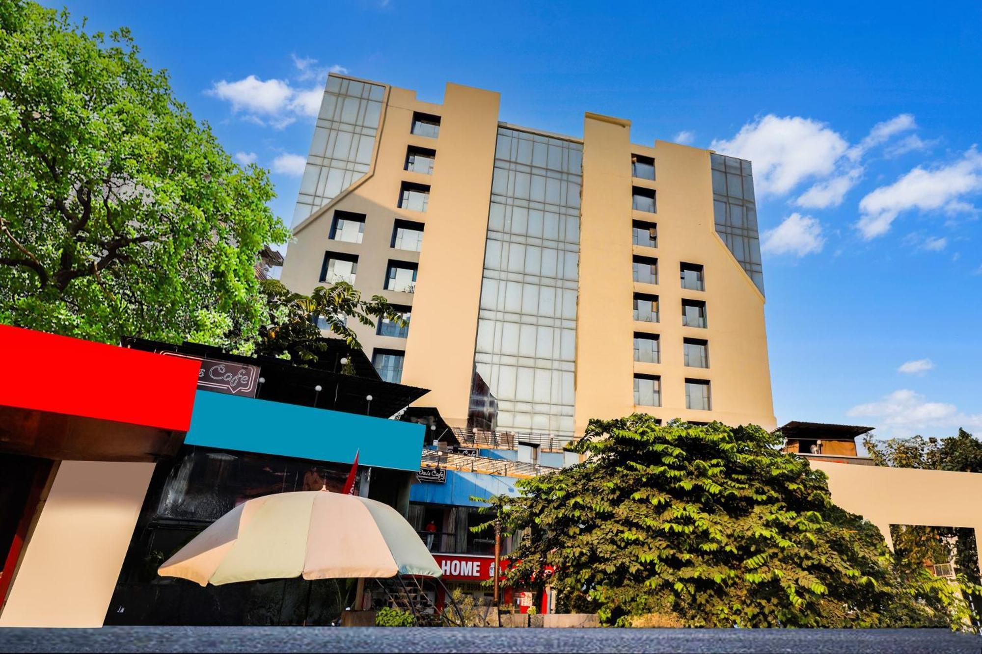 Hotel O Neek Palace 아흐메다바드 외부 사진